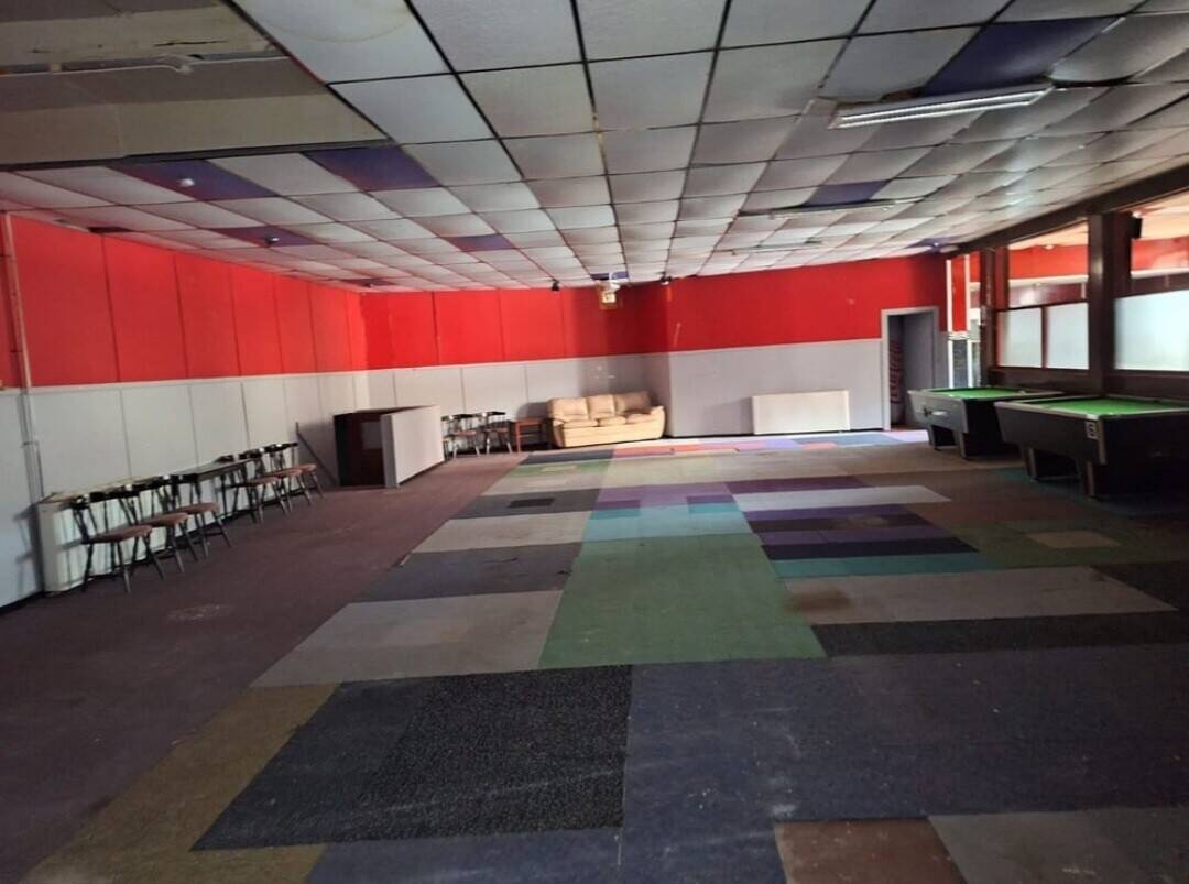 TAKEAWAY AND 2 LARGE HALLS FOR RENT Photo 5