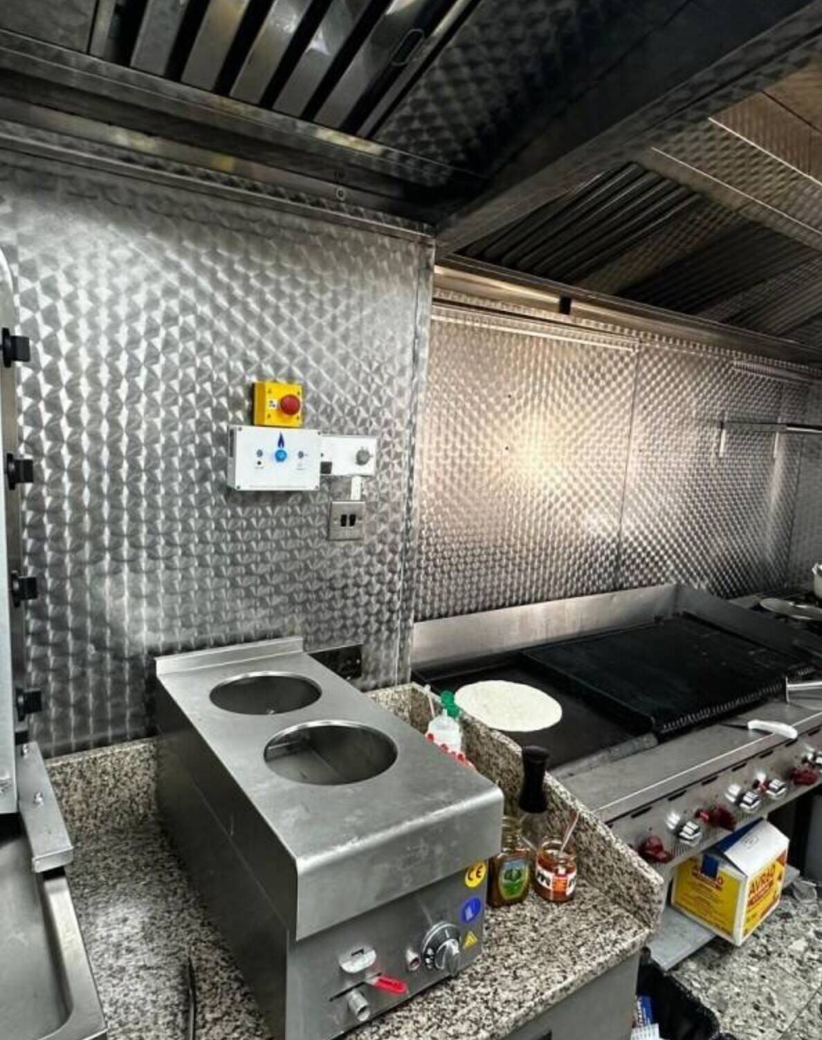 Resturent for sale in Edgware Road fully fitted modern equipments Photo 4