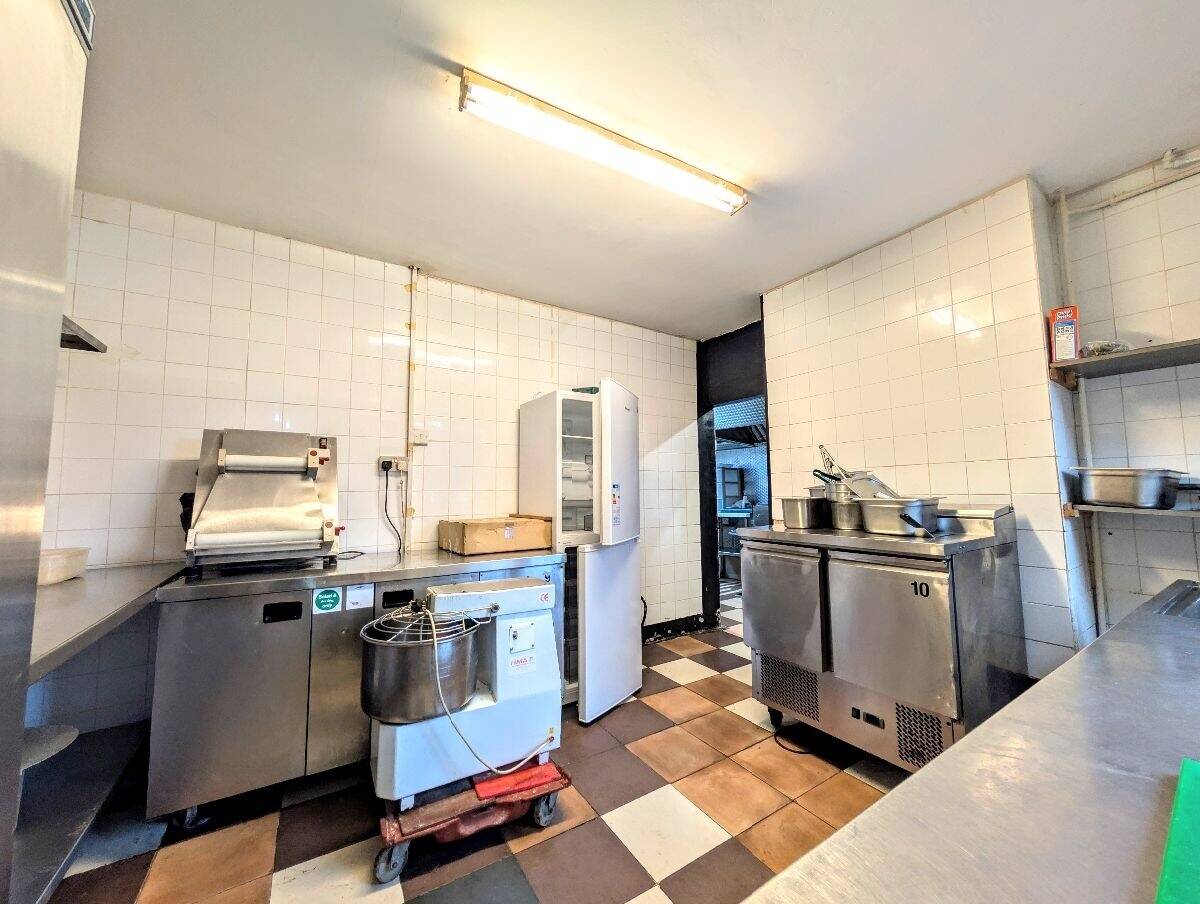 Continental Lunch Box & Kebab - Pizza parlour for sale or to let in Merseyside L 35 area.