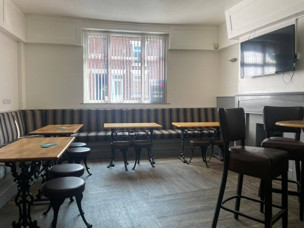 NOTTINGHAMSHIRE - COMMUNITY PUB SITUATED ON A LARGE PLOT Photo 4