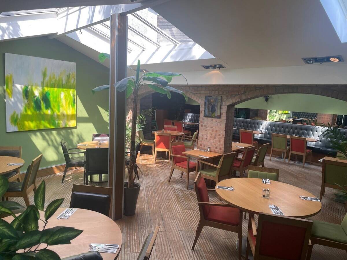 Fantastic Restaurant & Bar Opportunity within the seaside town of Largs. 'Stone's throw' from beach