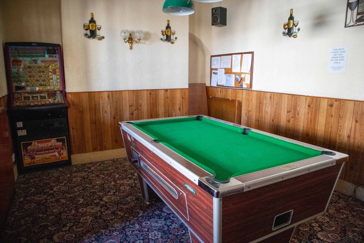 PRICED FOR QUICK SALE: KENT - PUBLIC HOUSE WITH PLANNING PERMISSION FOR RETAIL CONVERSION Photo 4
