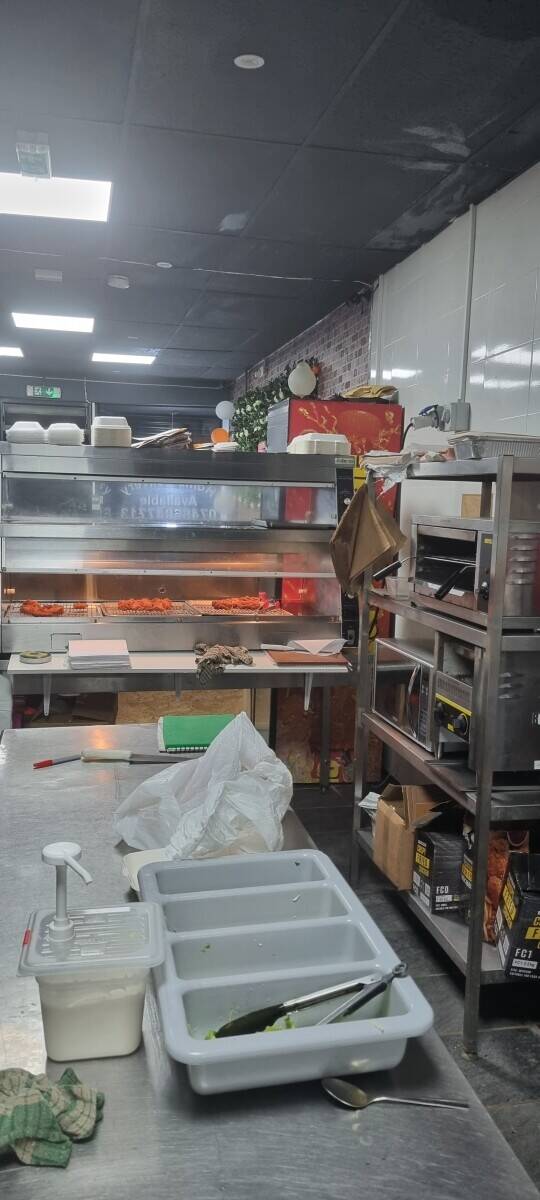 Chicken& Burger Takeaway for sale Low rent & Open lease