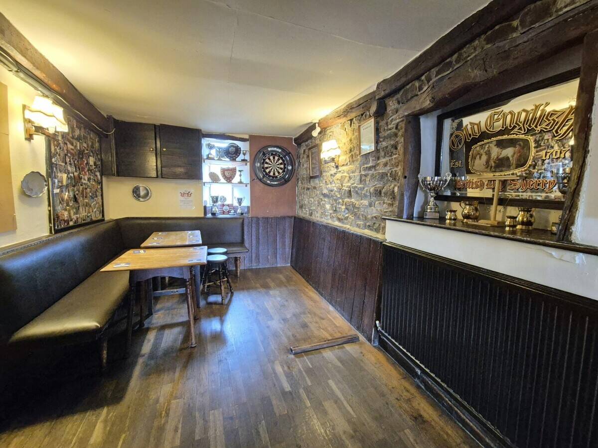 YORKSHIRE DALES - GRADE II LISTED PUBLIC HOUSE IN CHOCOLATE BOX LOCATION Photo 4