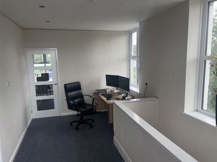 Vacant Unit For Sale in Leeds