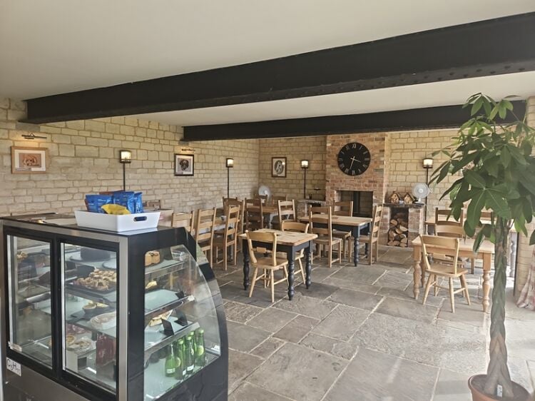 Fresh Start, Hot Coffee – Trendy Café-Bar Available Now