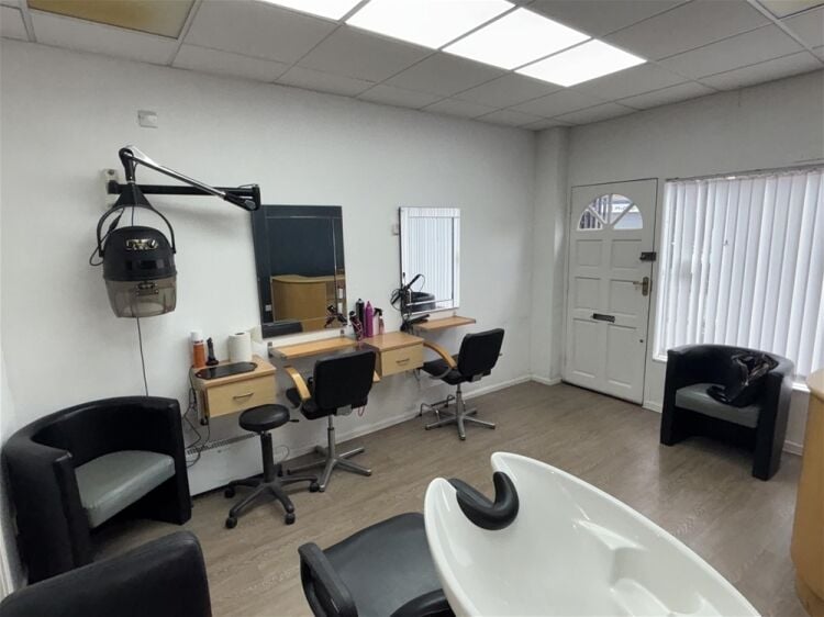 Beauty, Therapy & Tanning For Sale in Dewsbury Photo 4