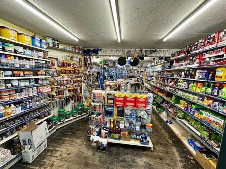LEASEHOLD HARDWARE/DIY/KEYCUTTING STORE Photo 4