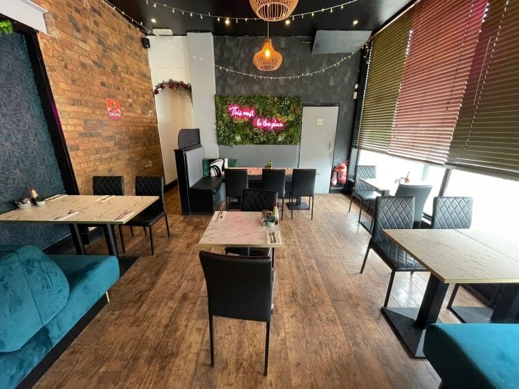 Refurbished Bar/Restaurant On Busy Crossroads Photo 4