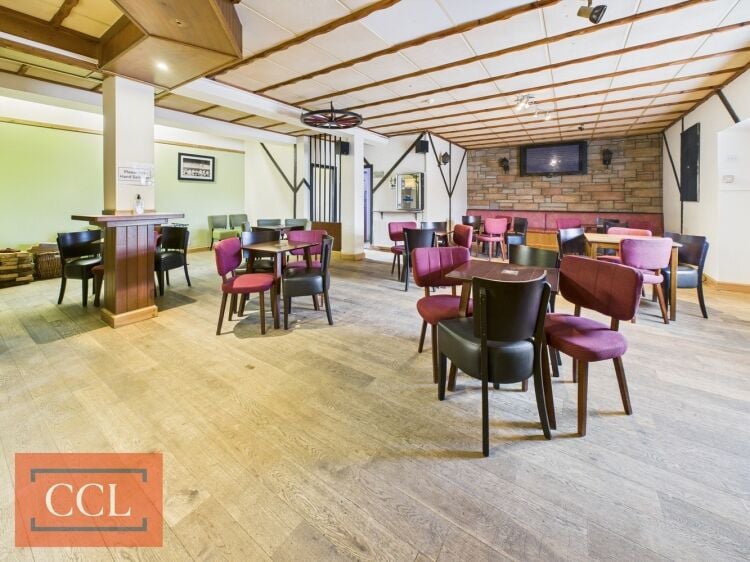 Thriving bar and serviced accommodation business Photo 2