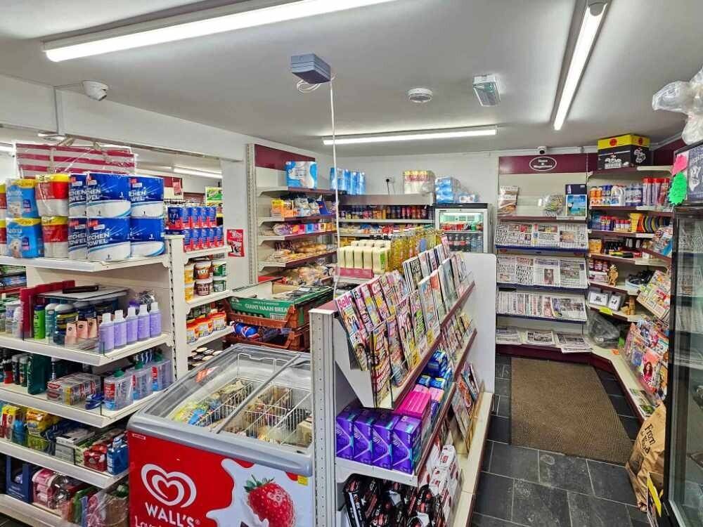 A high-income producing village convenience store Photo 4