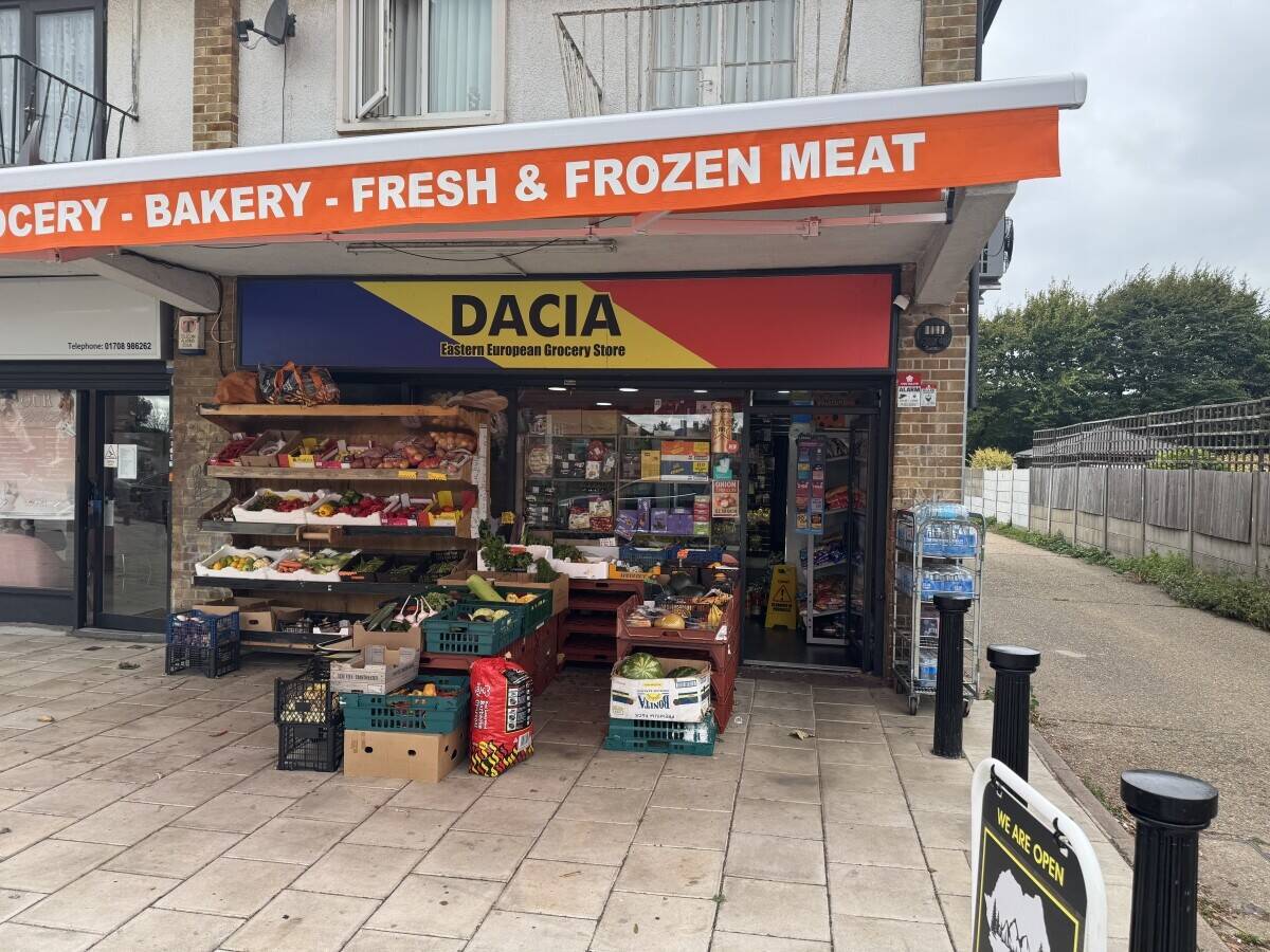 Grocery plus butcher shop for sale in Rainham  Photo 4