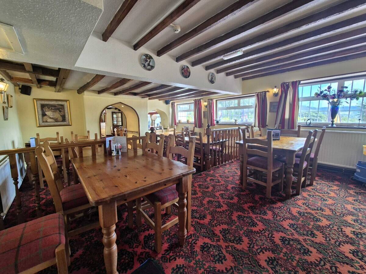 DENBIGHSHIRE - RENOWNED DESTINATION VENUE ON MOUNTAIN PASS Photo 4