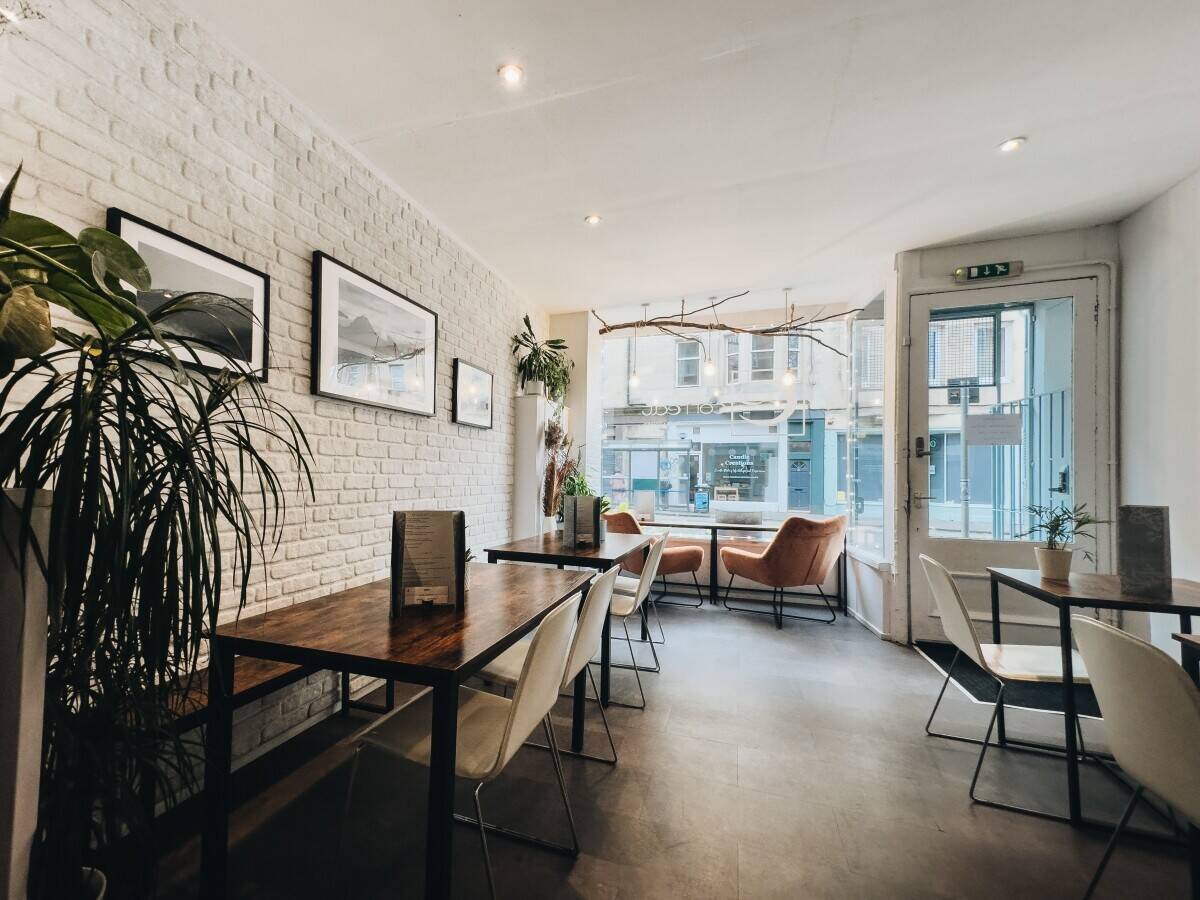 A Neatly presented Coffee Shop and Italian influenced Cafe/Takeaway (ref 1771)