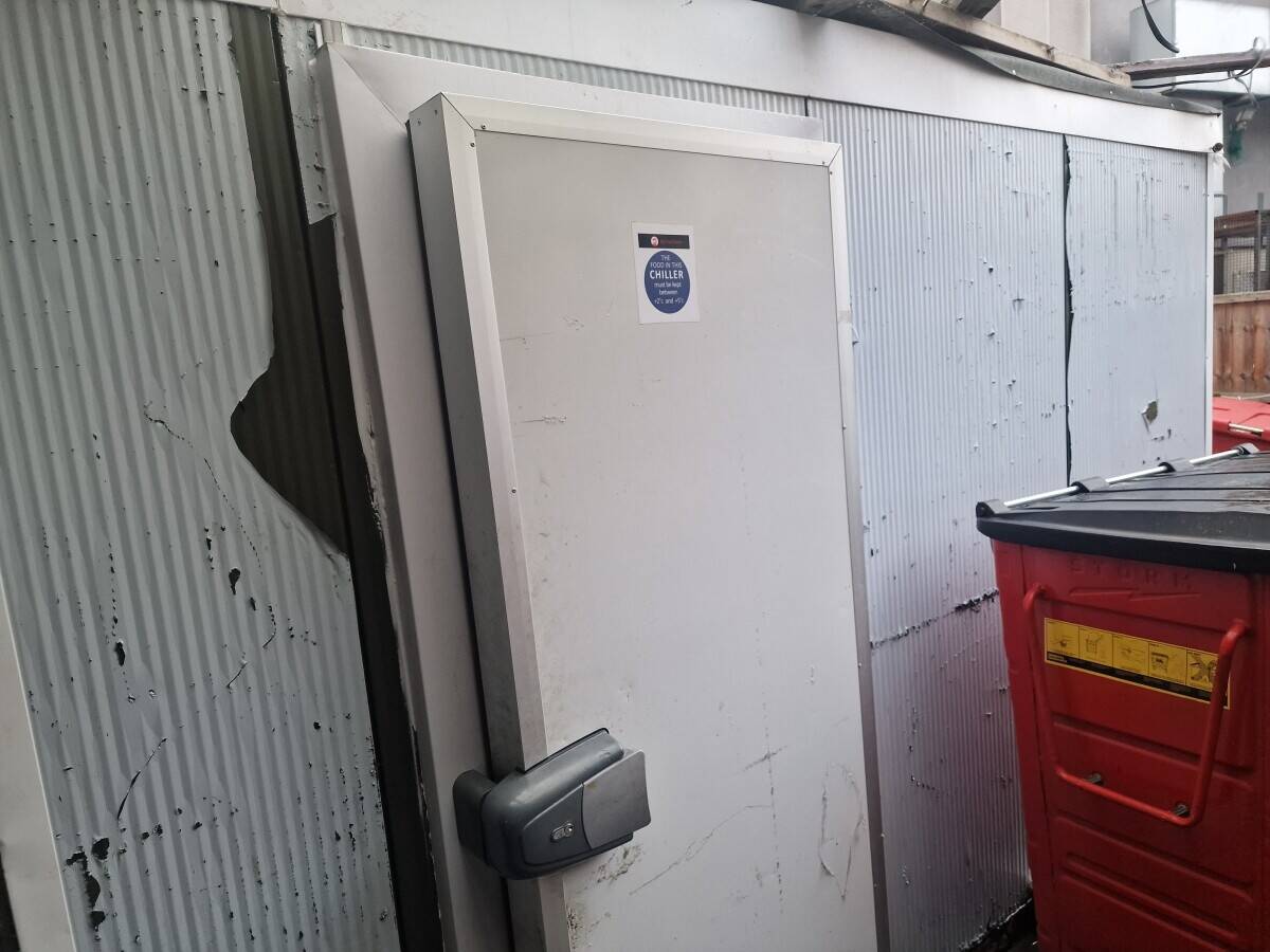 Trading fast food takeaway shop in Prime location