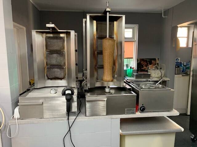 REDUCED FOR QUICK SALE!!! Fish & Chip shop with NO competition and huge accommodation Photo 4
