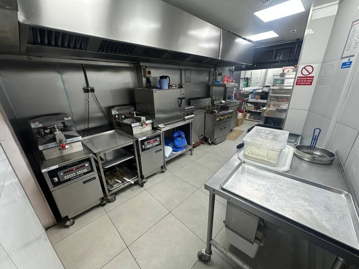 Chiken and Ribs Takeaway for Sale Prime Town Centre Location (South Wales)