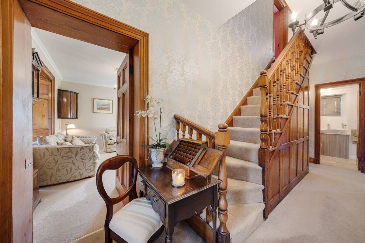 5 Bed House with 3 x 2 Bed Holiday Lets on a 3 acre plot Photo 4