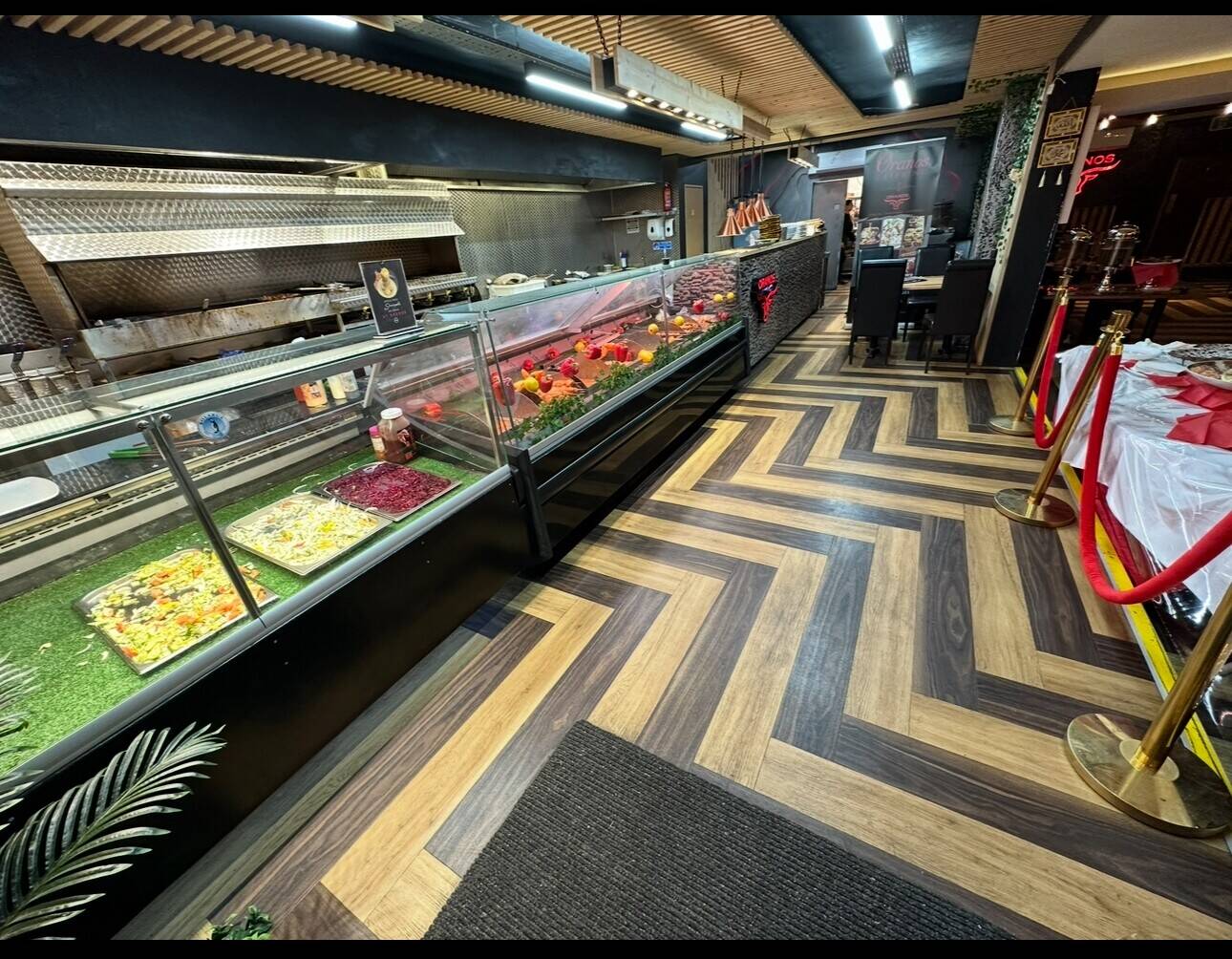 Well Established Restaurant Very Busy, Large with parking