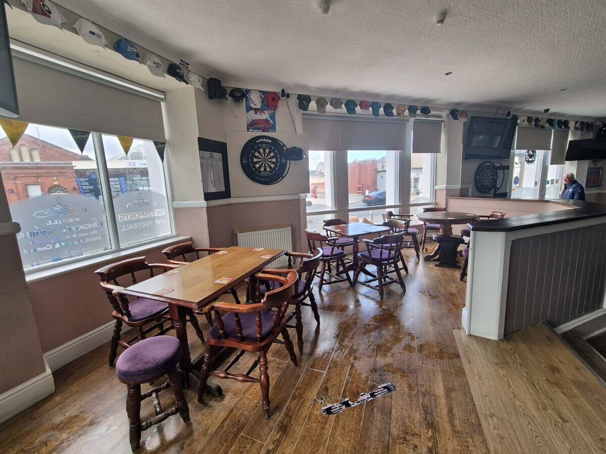 CONWY - SUBSTANTIAL SEASIDE PUBLIC HOUSE WITH PLANNING PERMISSION Photo 4