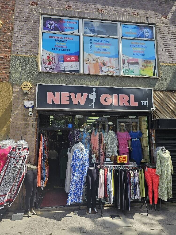 Clothing shop located on a busy fashion street in Finsbury Park Photo 4