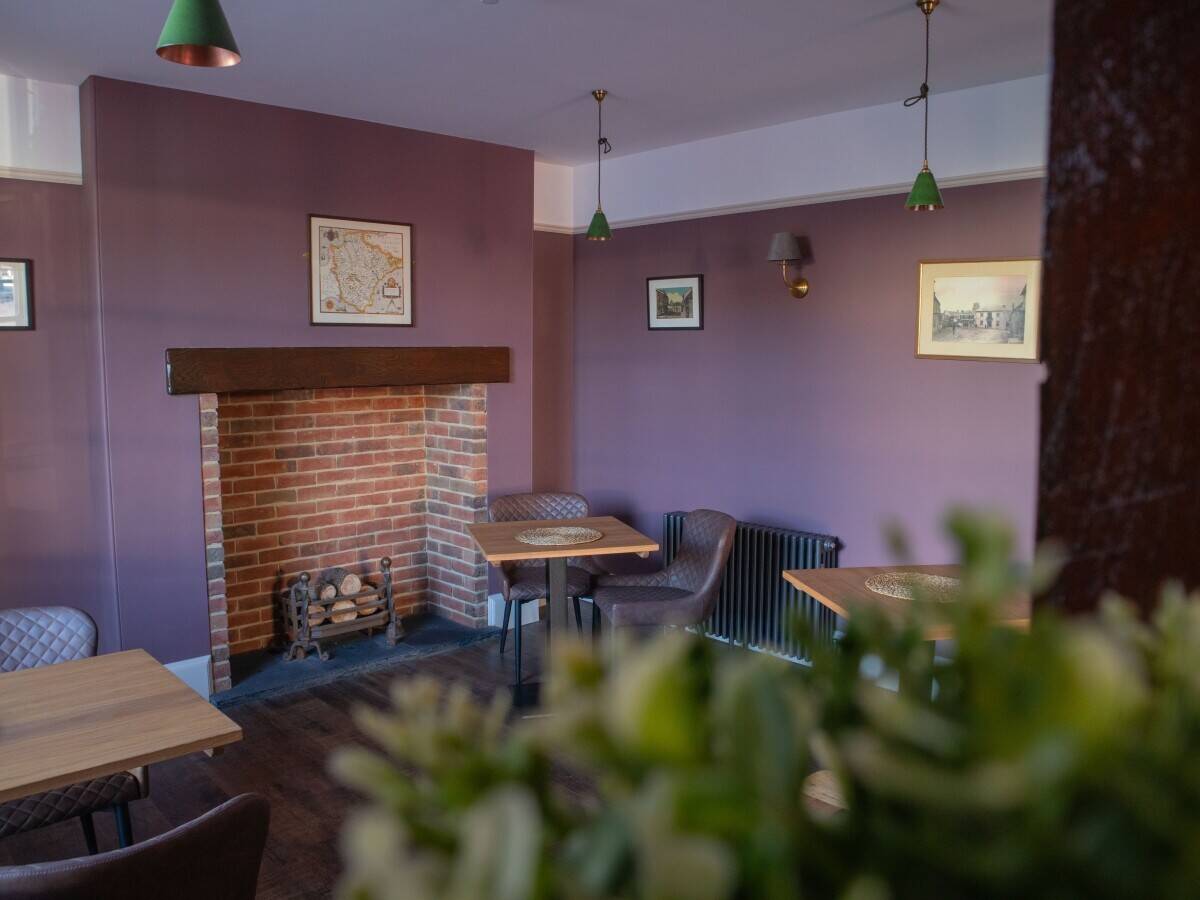 DEVON – THOROUGHLY RESTORED TOWN CENTRE HOTEL AND BAR Photo 4