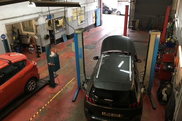Established MOT Garage - Bristol Photo 4