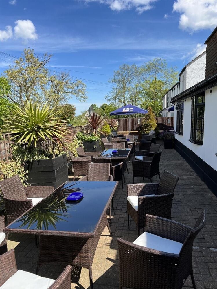 LEASEHOLD LIC. GASTROPUB/RESTAURANT