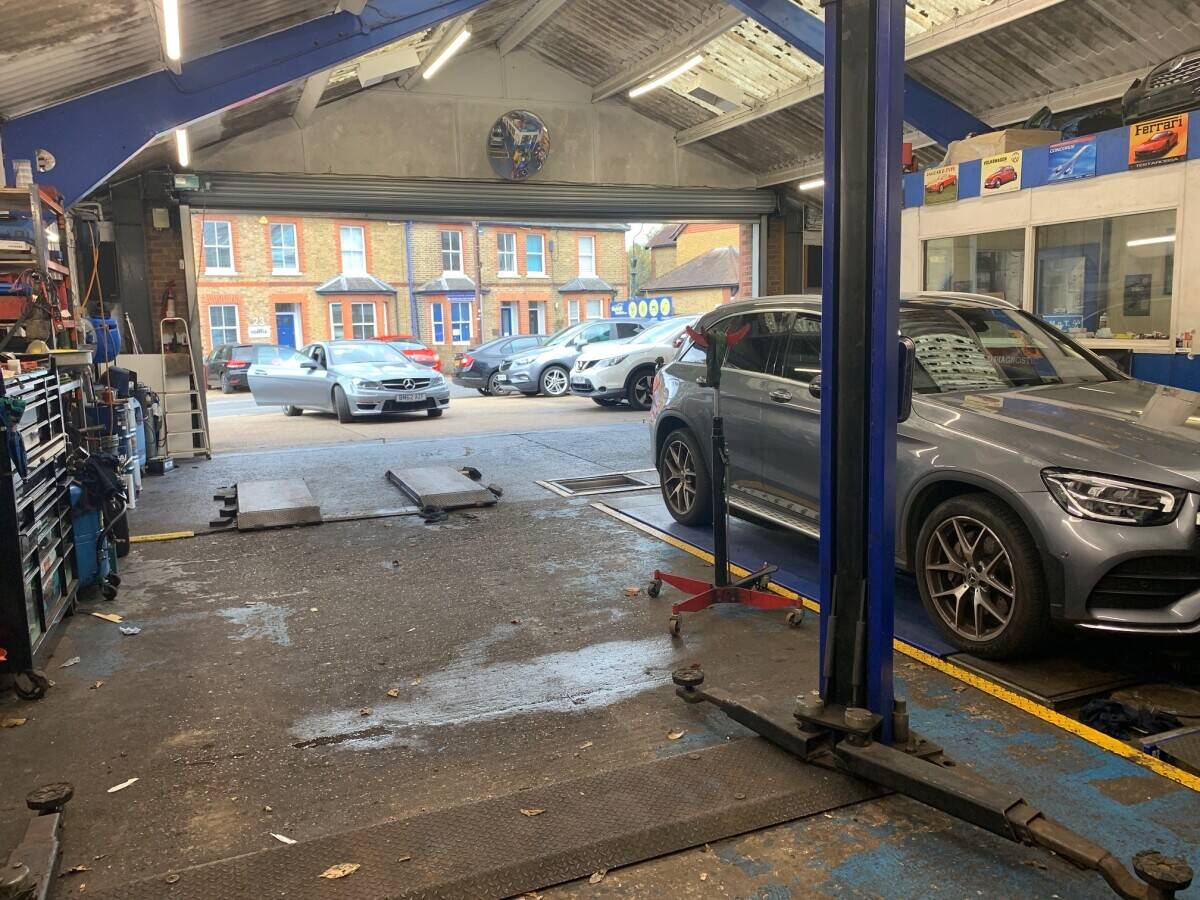 MOT & Repairs garage for sale in Rayleigh Essex with equipment included.