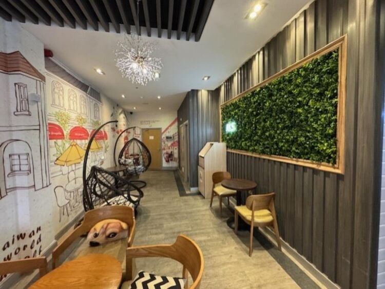 Leasehold Bubble Tea Room Located In Coventry