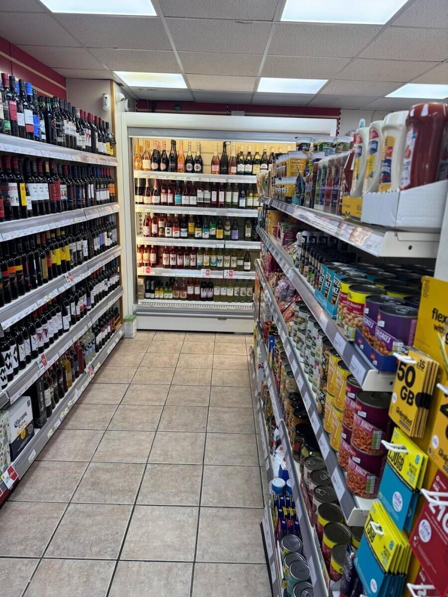 Reduced price Off-licence & convenience store sale in leicester Photo 4