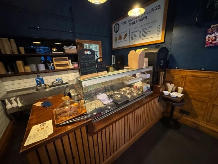 Cafe, Coffee Premises in Glasgow West End. Class 1, suitable for sandwich/deli/coffee