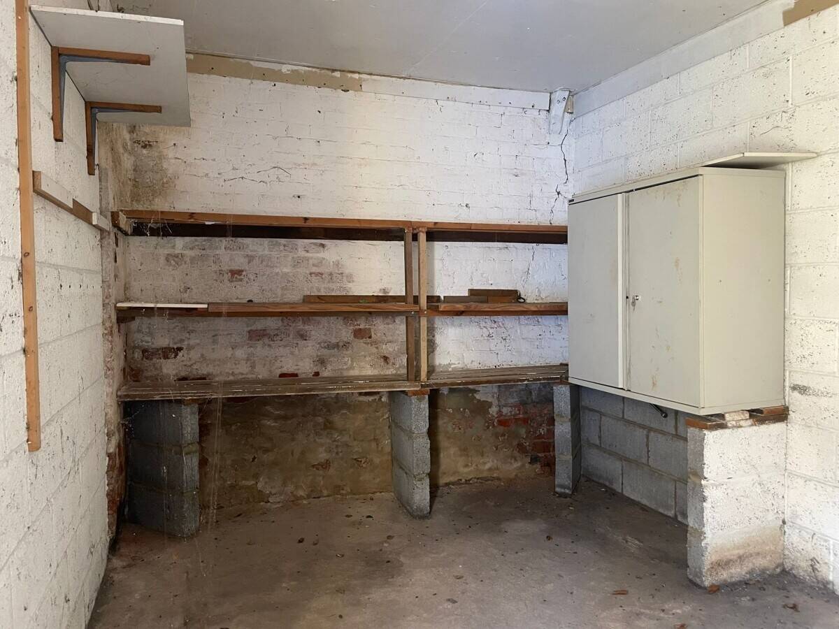 LINCOLNSHIRE - TOWN CENTRE PUB WITH PLANNING FOR 5 FLATS