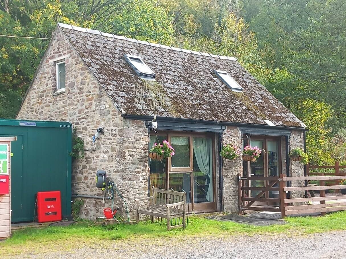 POWYS - UNIQUE HOSTEL AND CAMPING OPPORTUNTITY IN RURAL SETTING