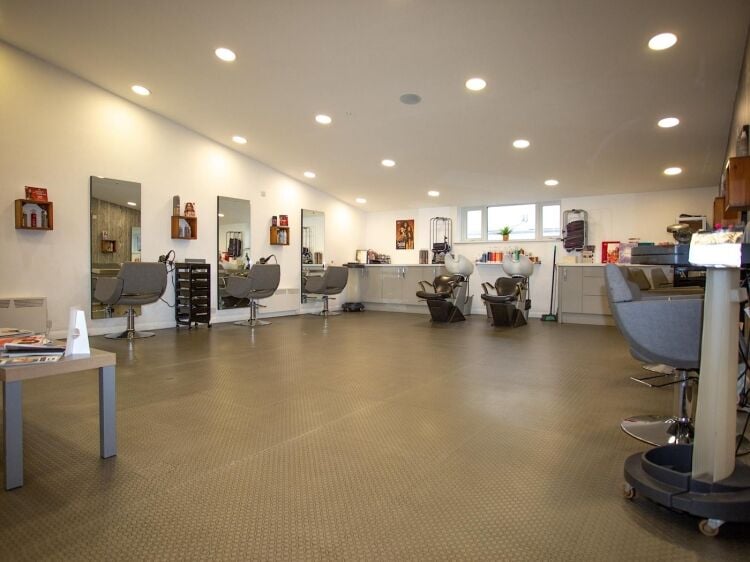 Leasehold Hair Salon Located in Retford, Nottinghamshire Photo 4