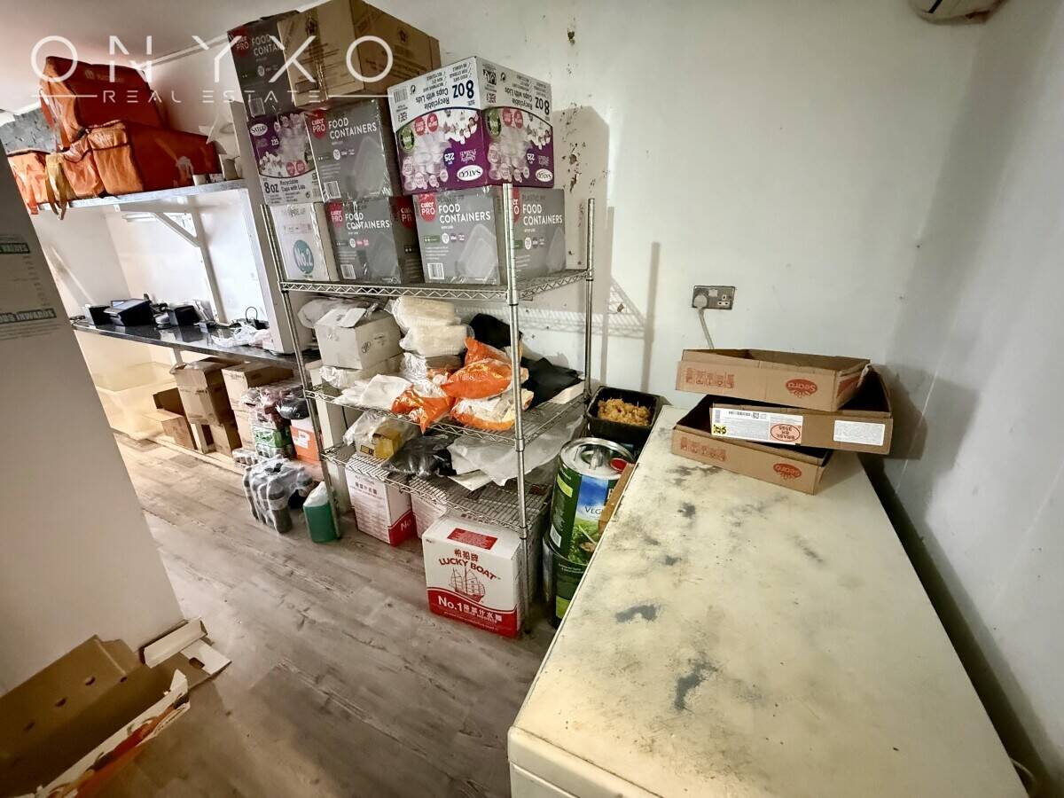 Oriental Takeaway with Accommodation in Farnborough