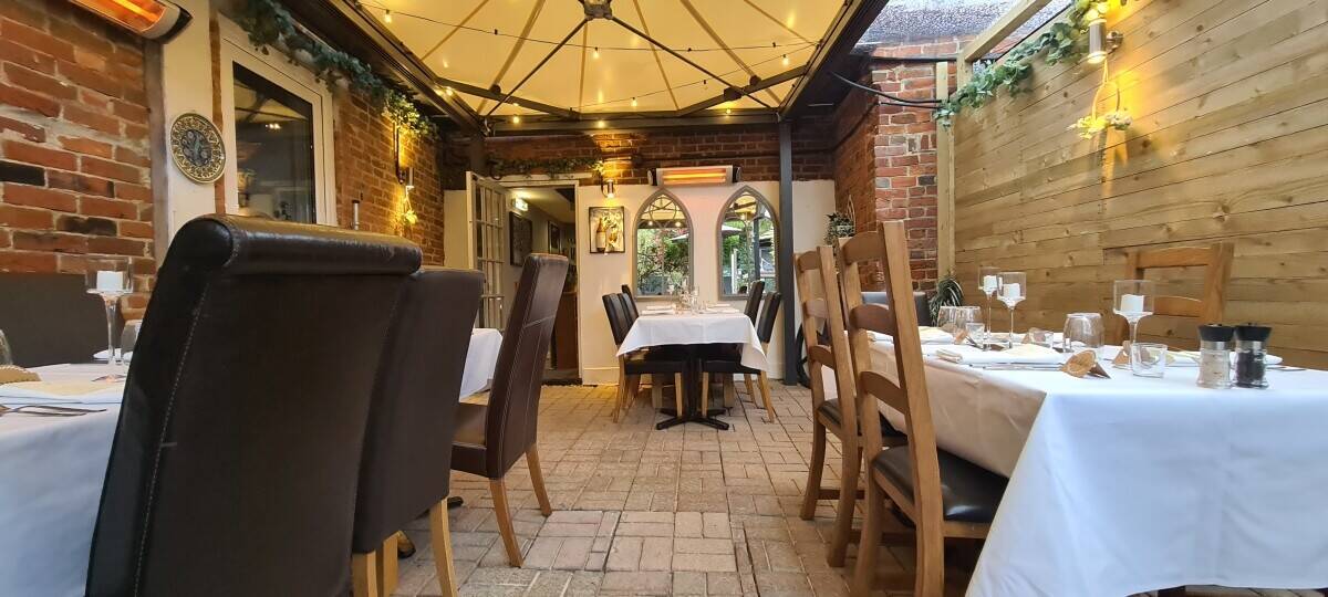 Bustling cafe, event venue in picturesque sailing village Photo 4