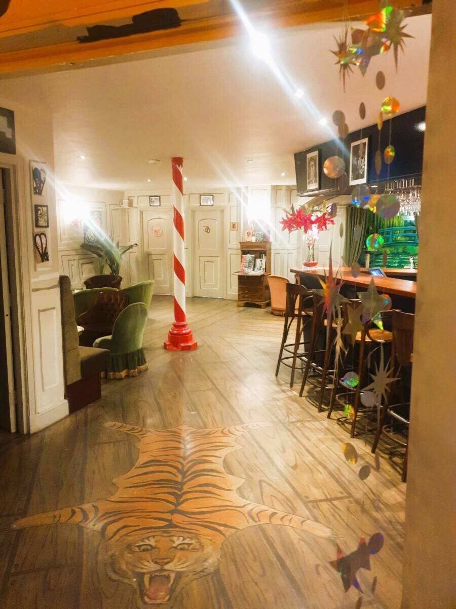 TOWER HILL, LONDON - UNIQUE MEMBERS CLUB/BAR/EVENTS SPACE Photo 4