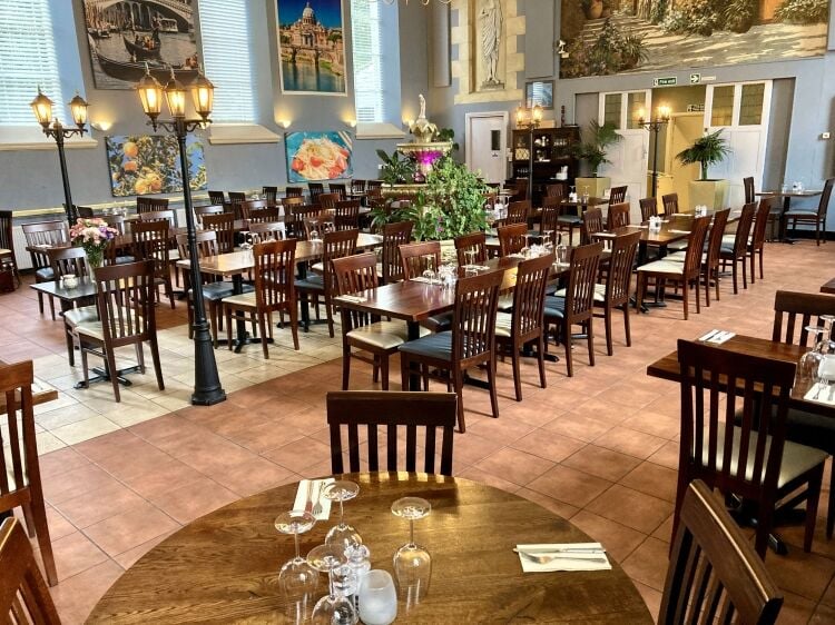 LICENSED RESTAURANT, BAR, & FUNCTION VENUE Photo 4