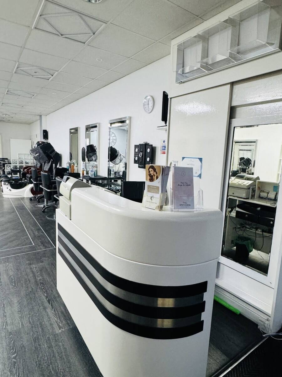 Beauty salon for sale in Chorleywood  Photo 4