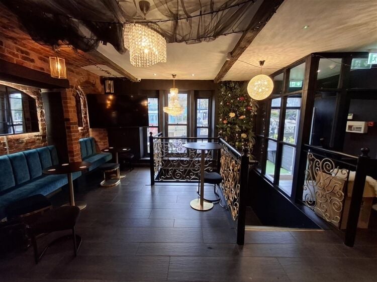 Licenced Trade, Pubs & Clubs For Sale in Huddersfield Photo 4