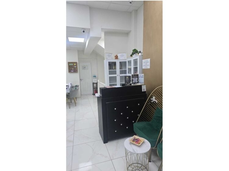 15+ Year London Beauty & Nail Bar – Turnkey Opportunity