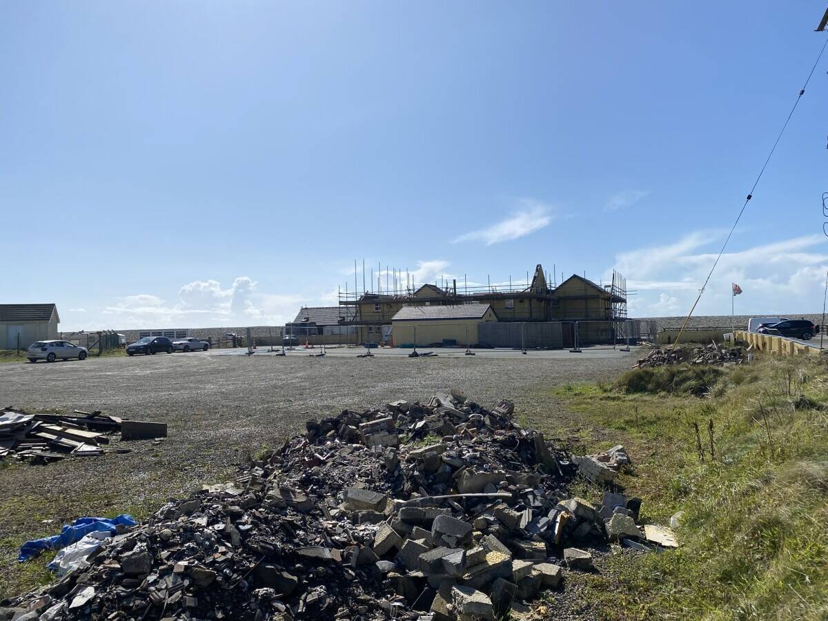 PEMBROKESHIRE - SUBSTANTIAL PUBLIC HOUSE WITH BEACH VIEWS WITH PLANNING PERMISSION Photo 4