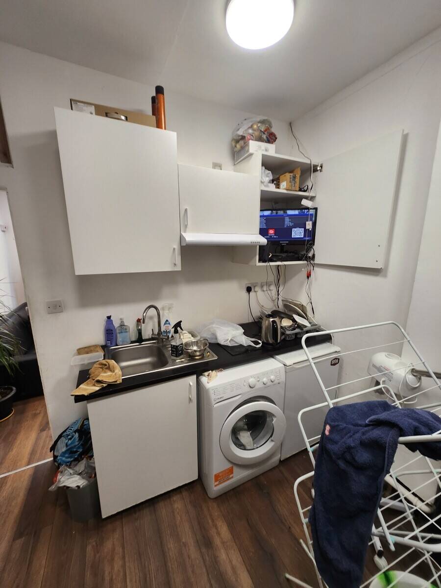 Barber Shop Lease For Sale in Brixton London SW9.
