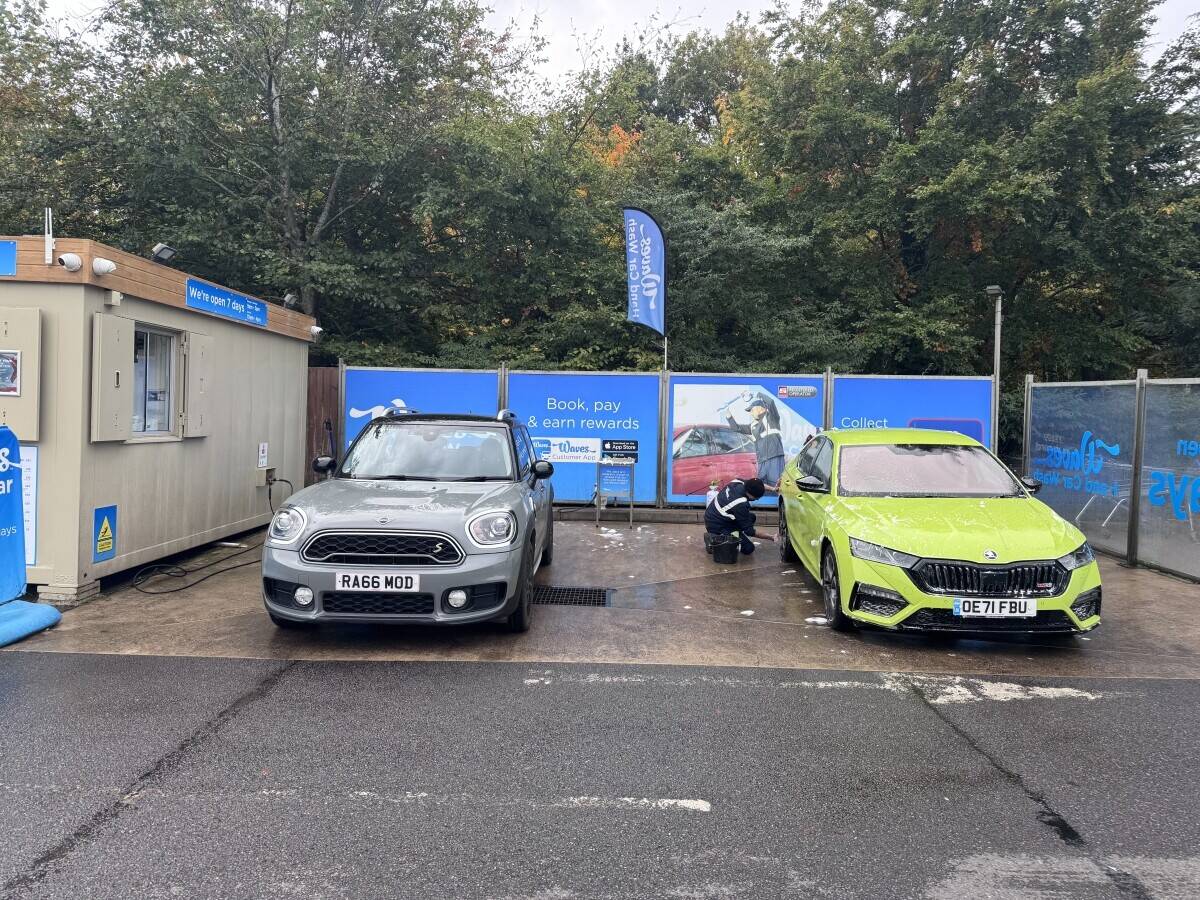 Waves Hand Car Wash, Tesco Banbury. Photo 4