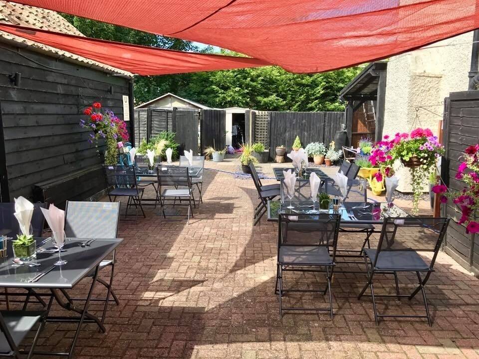 British Gastro Pub 120 covers. Two Bars. 400 years old Grade 2 listed Village Pub
