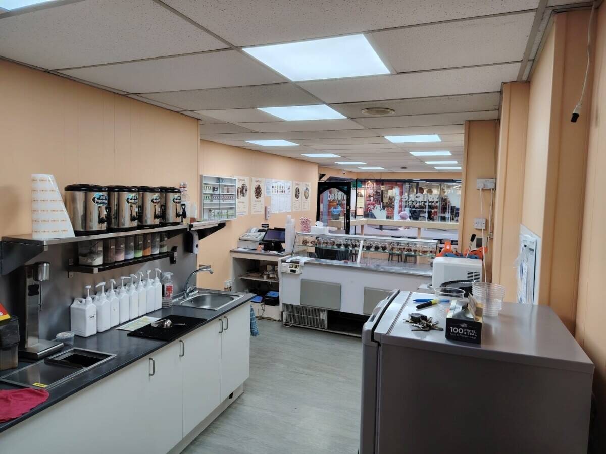 High-Demand Bubble Tea & Dessert Store in Top High-Street Spot – Ready to Operate! Photo 4
