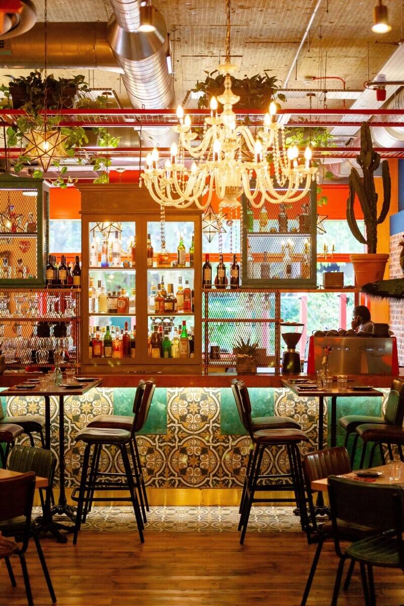 Beautifully fitted 1am licensed ground floor restaurant & bar located in Elephant & Castle