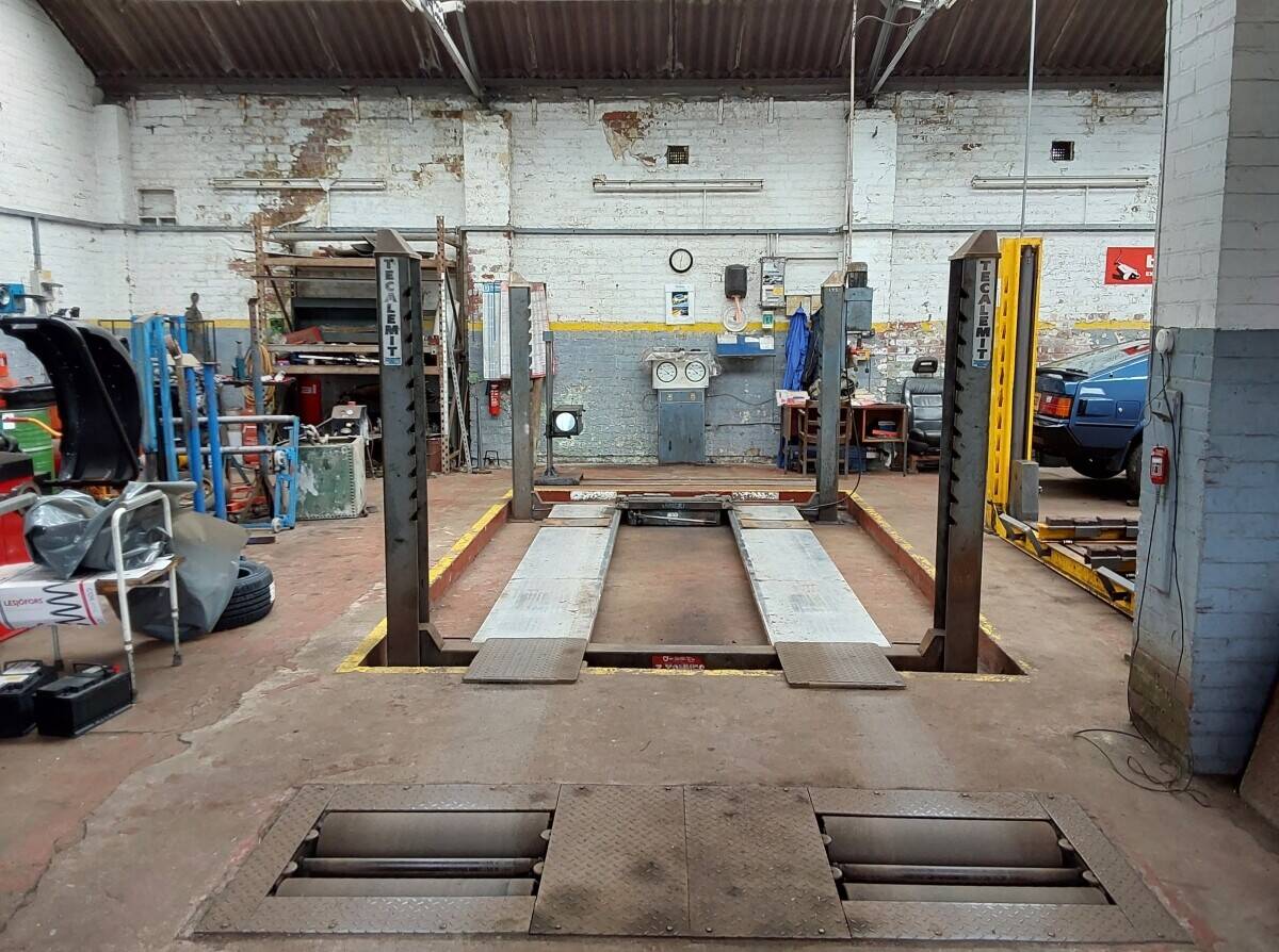 Freehold MOT Garage Services Specialist Vehicle Repairs Maintenance Business Southport For Sale Photo 4