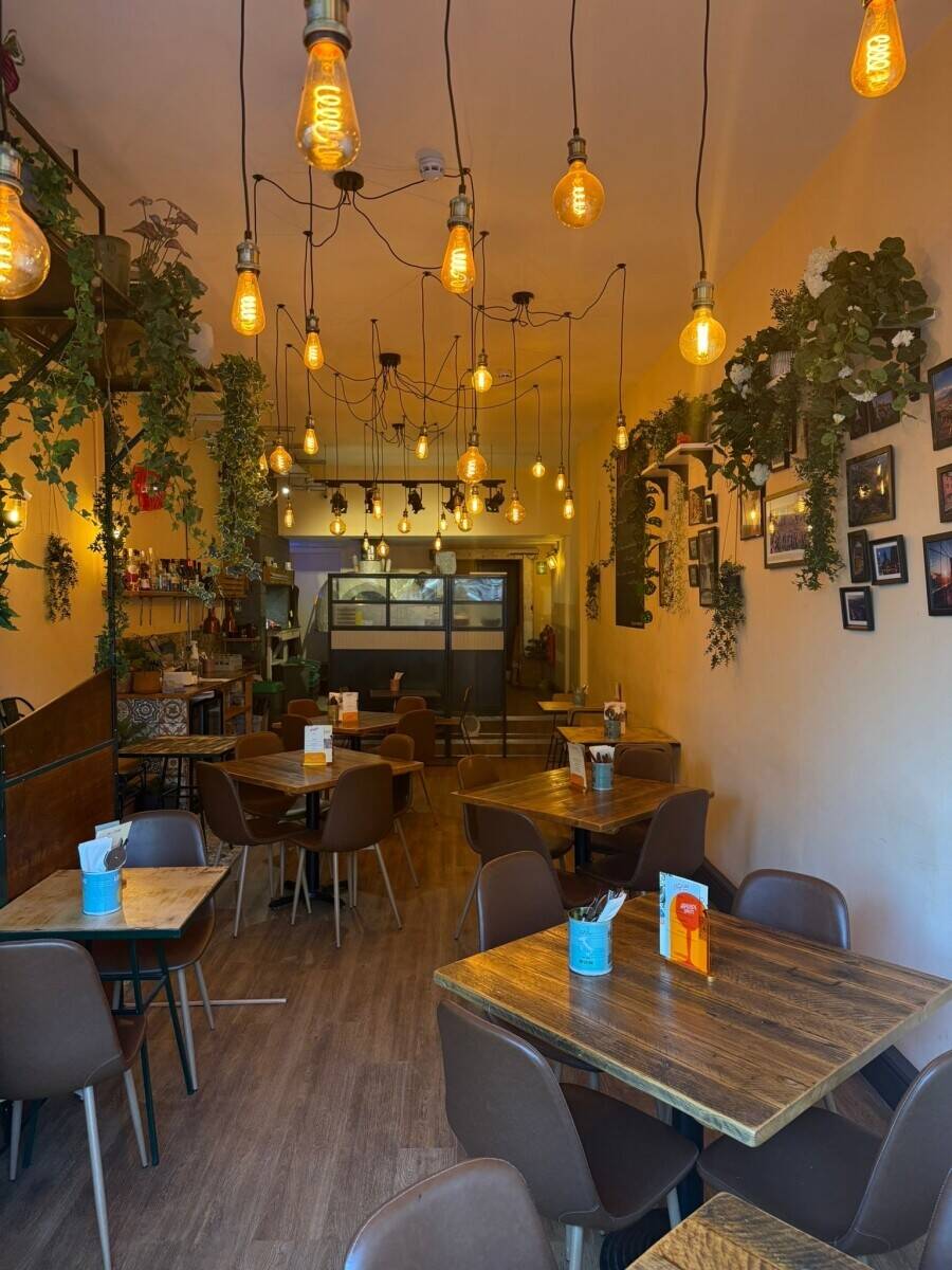 Italian Pizza Restaurant in Great Location For Sale Photo 4